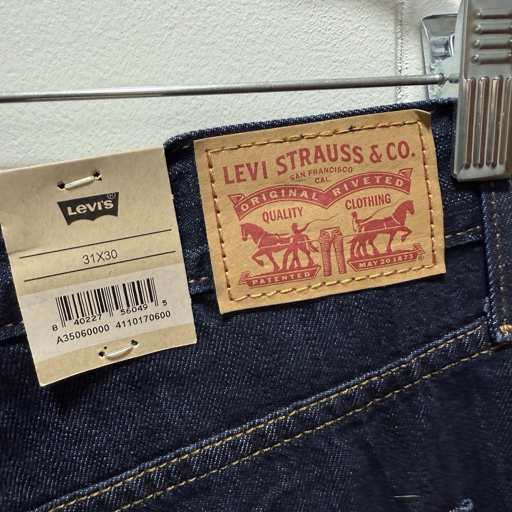 Levi's Women's 80's Mom Jeans Size 31x30 Blue High Rise Relaxed Hip NEW WITH TAG - Picture 5 of 10